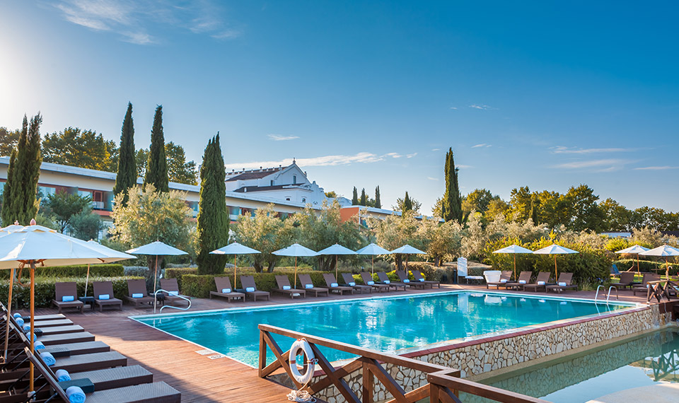 The pool at the Hotel Convento do Espinheiro